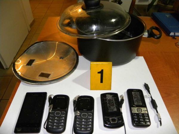Προσπάθησαν να περάσουν κινητά σε φυλακή