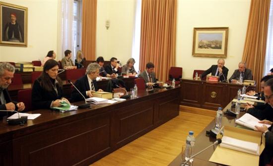 Εξετάζεται η βίαιη προσαγωγή συγγενών του Παπακωνσταντίνου