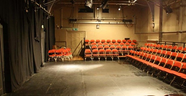 Αντιδράσεις για τα “λουκέτα” στα θέατρα