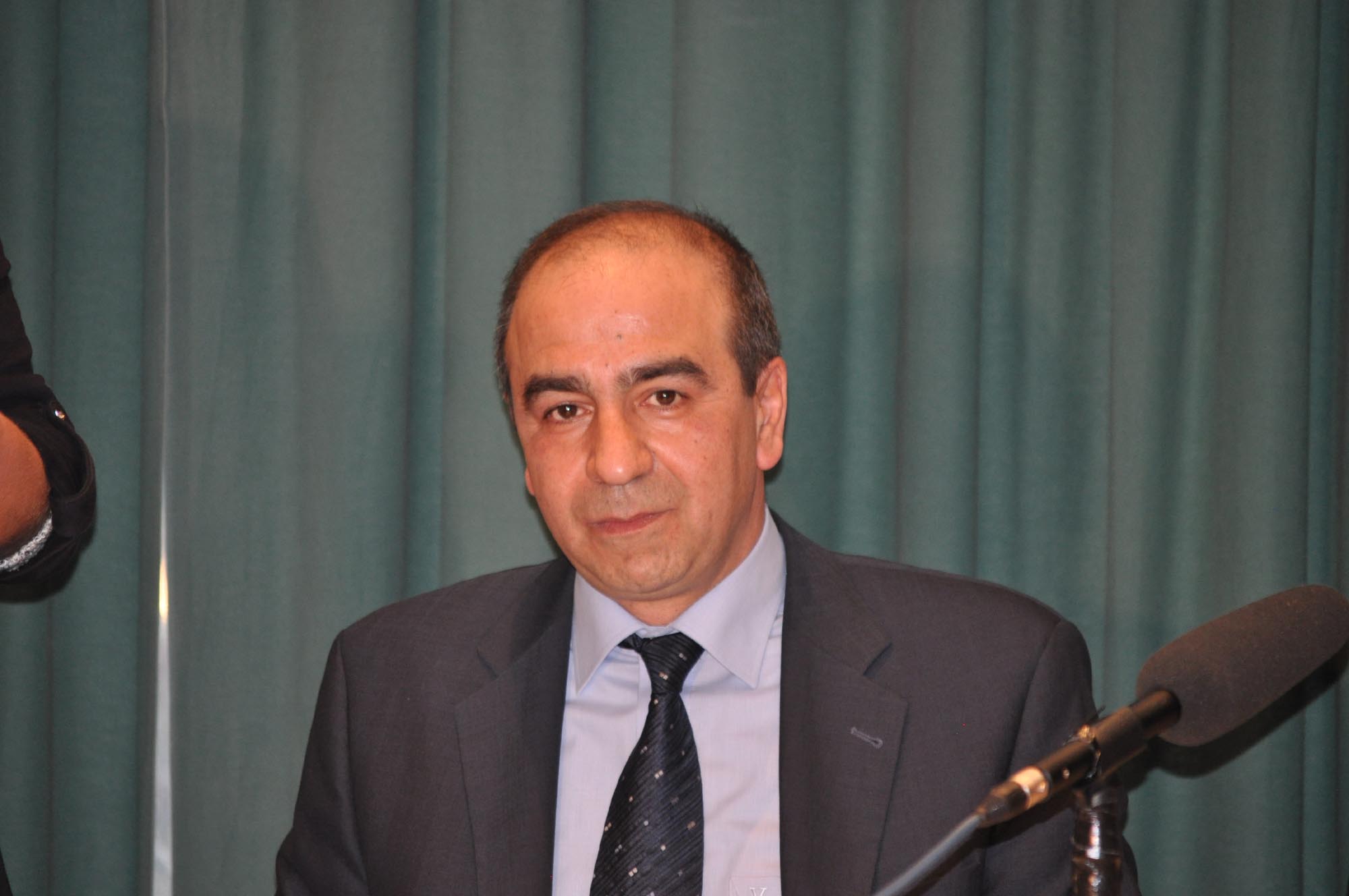 Ανακοίνωσε υποψηφιότητα με αιχμές κατά Τζήμερου