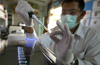 Συναγερμός για το νέο ιό του αναπνευστικού