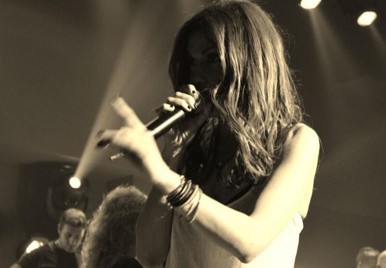 Η Βανδή ανέβαλε την εμφάνισή της στην Κύπρο