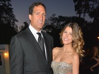 ΒΙΝΤΕΟ-Ο Σεικέλι DJ με συνοδό μοντέλο