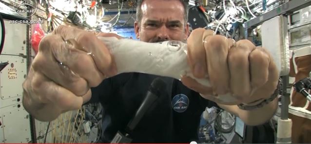 Στύβοντας ένα πανί στο διάστημα