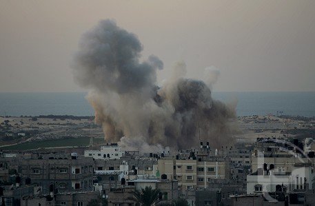 Ισραηλινά αεροσκάφη έπληξαν τη Γάζα