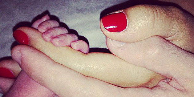 ΦΩΤΟ-Σε ποιους ανήκουν αυτά τα χέρια;