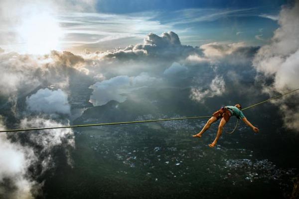 ΒΙΝΤΕΟ-Σε τεντωμένο σχοινί στα 850 μέτρα!