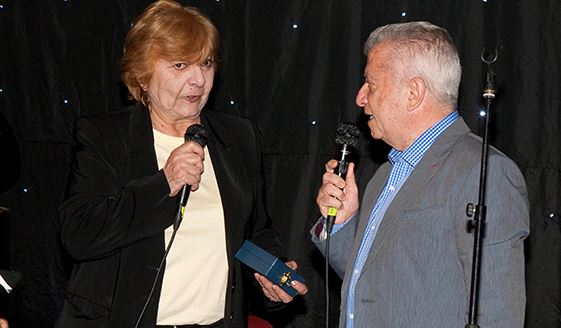 H βράβευση της Τζένης Βάνου