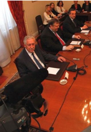 Άρχισε η σύσκεψη των αρχηγών