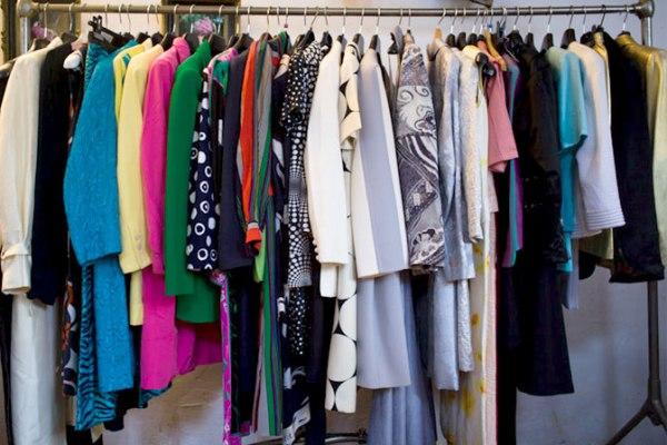 Κλέβουν ρούχα και καλλυντικά