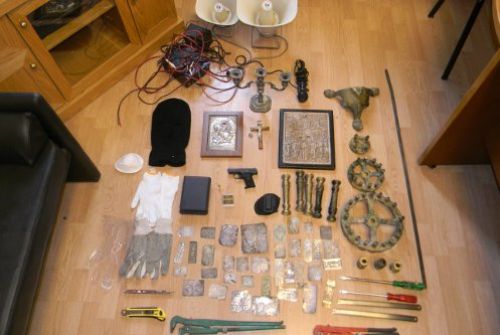 Έκαναν “φύλλο φτερό” τις εκκλησίες