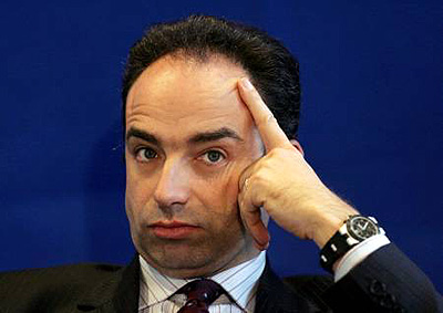 Ο Κοπέ αμφισβητεί τον Ολάντ