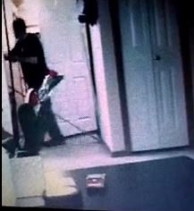 ΒΙΝΤΕΟ-Ο ιδιοκτήτης δέρνει τον ληστή on camera