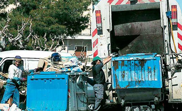 Bρήκαν όπλο σε κάδο σκουπιδιών