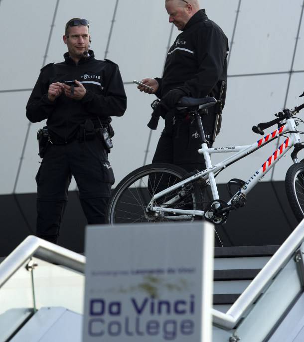 Απειλεί με επίθεση στο σχολείο