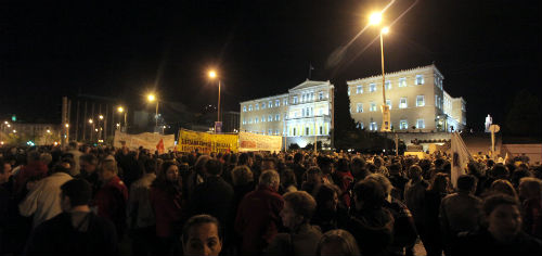 Ολοκληρώθηκε η πορεία στο Σύνταγμα