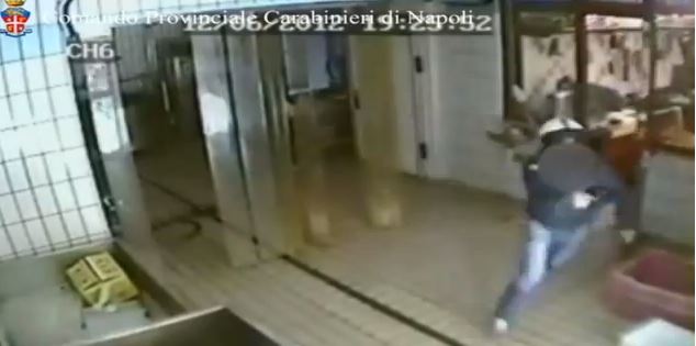 ΒΙΝΤΕΟ-Η Καμόρα δολοφονεί εν ψυχρώ