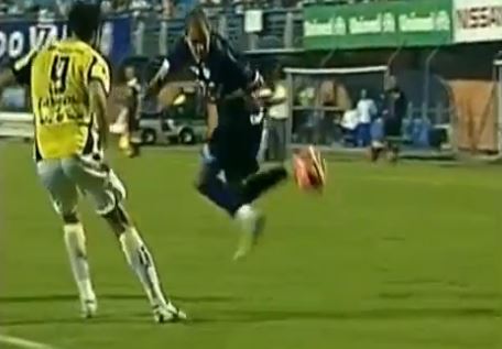 ΒΙΝΤΕΟ-Τον έκανε… χαζό