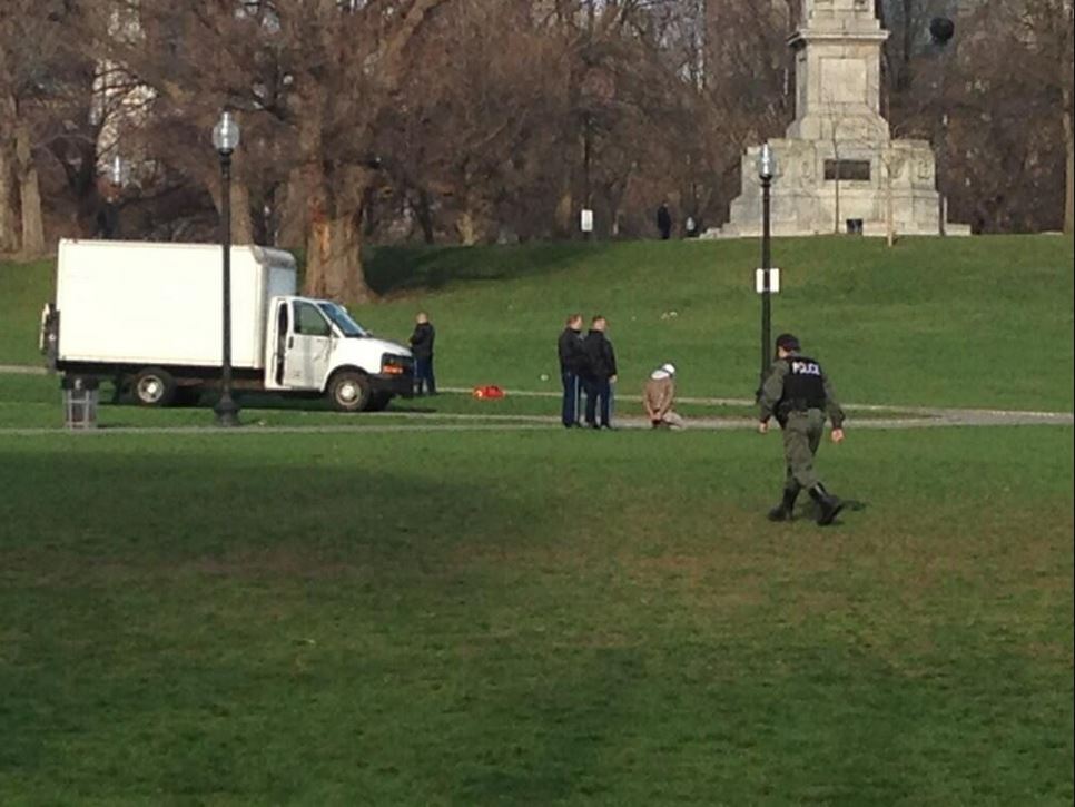 ΦΩΤΟ-Είναι ύποπτος για τις εκρήξεις;