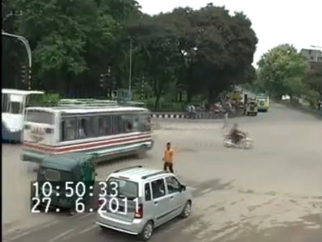 Σύγκρουση λεωφορείων on camera