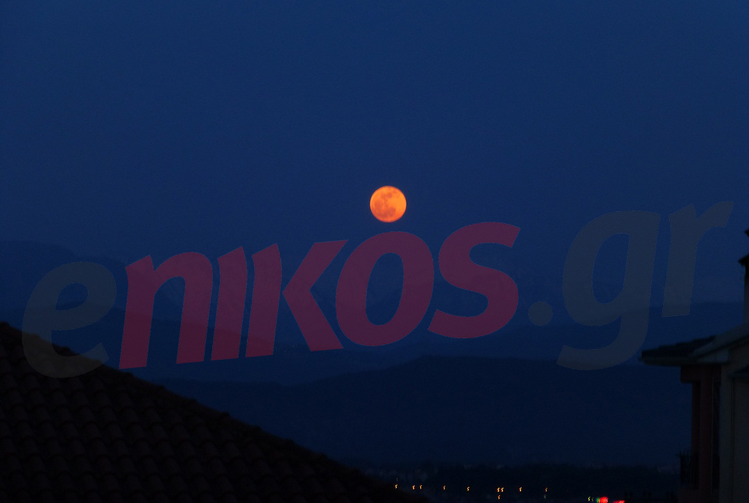 ΦΩΤΟ-Η Πανσέληνος από τα Ιωάννινα