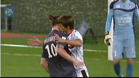 ΒΙΝΤΕΟ-Το φιλί στον Ίμπρα