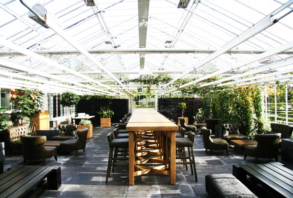Εστιατόριο μέσα σε θερμοκήπιο λαχανικών