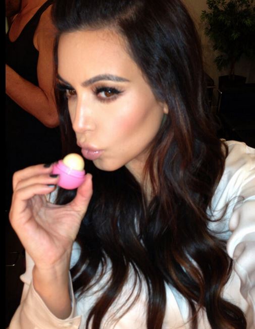 Η Κιμ Καρντάσιαν “ταξιδεύει” την Ελλάδα