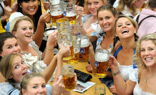 Οι Γερμανοί πίνουν λιγότερη… μπύρα