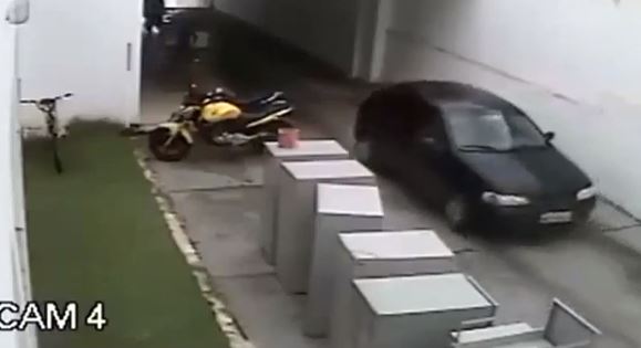 ΒΙΝΤΕΟ-Όταν ξεχνάς να …τραβήξεις το χειρόφρενο