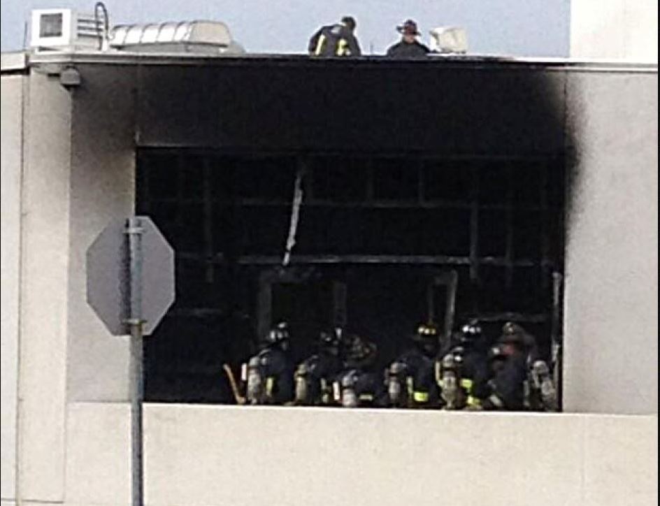 Από πυρκαγιά η έκρηξη στην βιβλιοθήκη