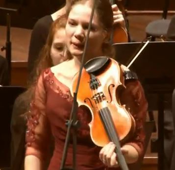 Ολλανδή σολίστ παίζει Τσιτσάνη