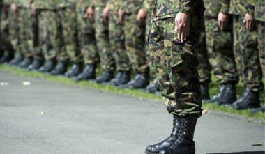 Ελβετία:Μειώνεται ο αριθμός των στρατιωτών