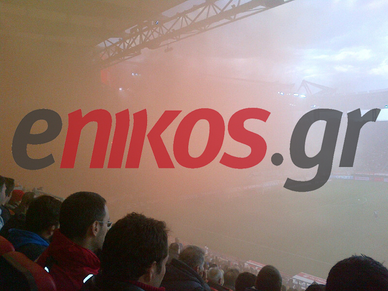 ΦΩΤΟ-Αγωνία στην εξέδρα