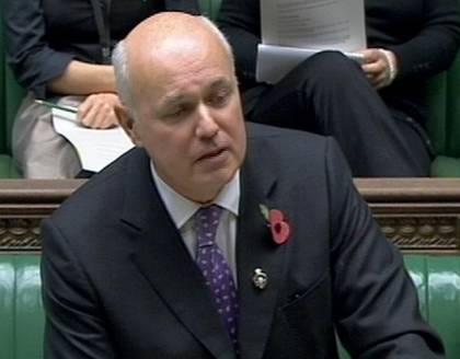 «Υπουργέ ζήσε με 53 στερλίνες την εβδομάδα»