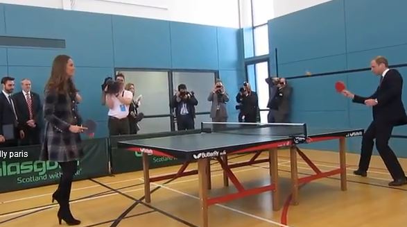 ΒΙΝΤΕΟ- Kate και William παίζουν πινγκ πονγκ