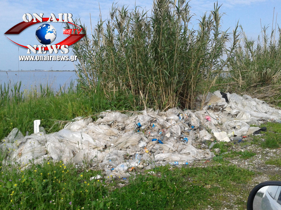 ΦΩΤΟ-Χωματερή η λιμνοθάλασσα Μεσολογγίου