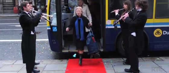 ΒΙΝΤΕΟ- Η φάρσα της …κρυμμένης ορχήστρας