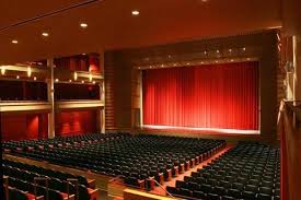 Αναβάλλονται τα λουκέτα στα θέατρα