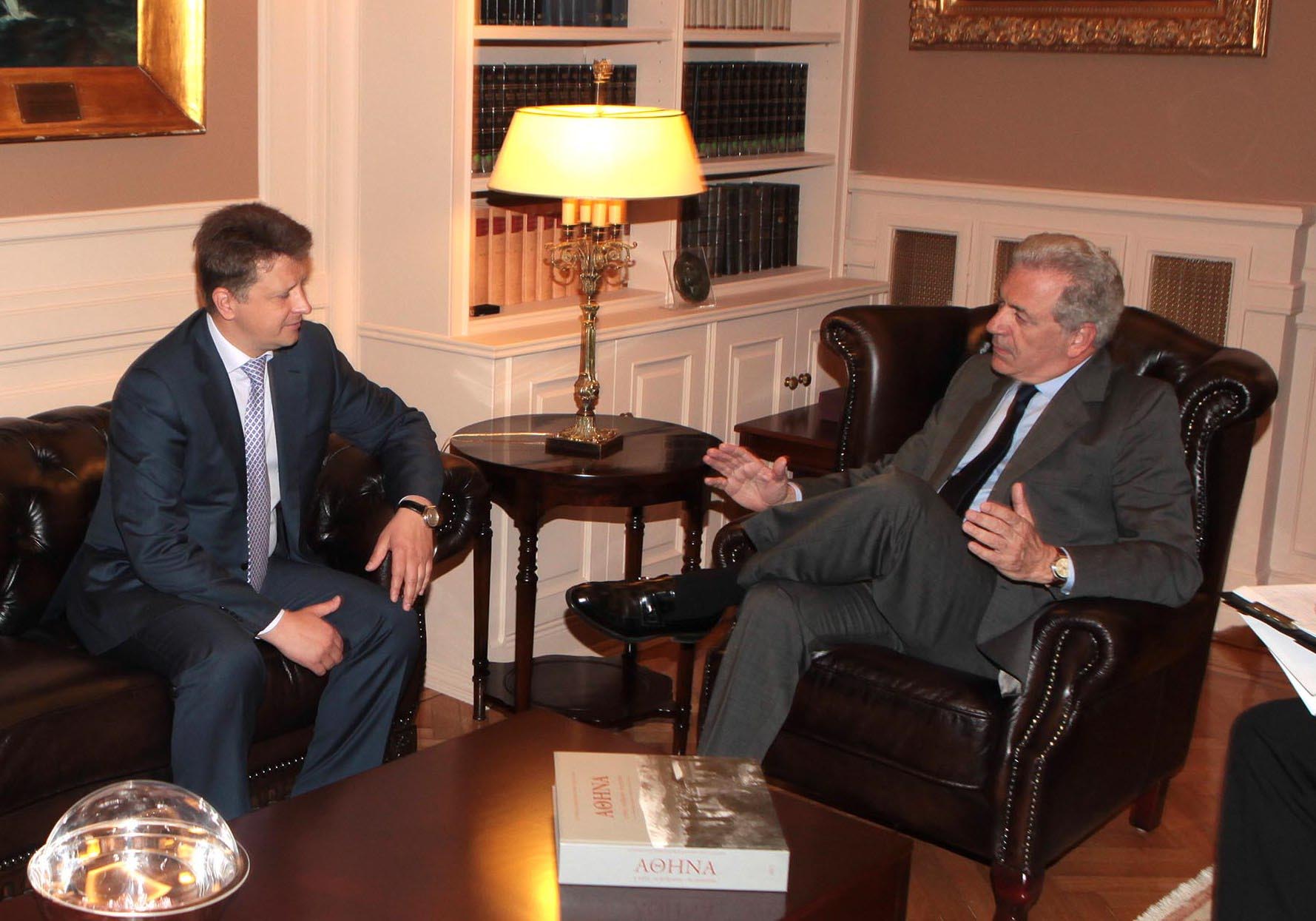 ΦΩΤΟ-Συνάντηση Αβραμόπουλου με Ρώσους