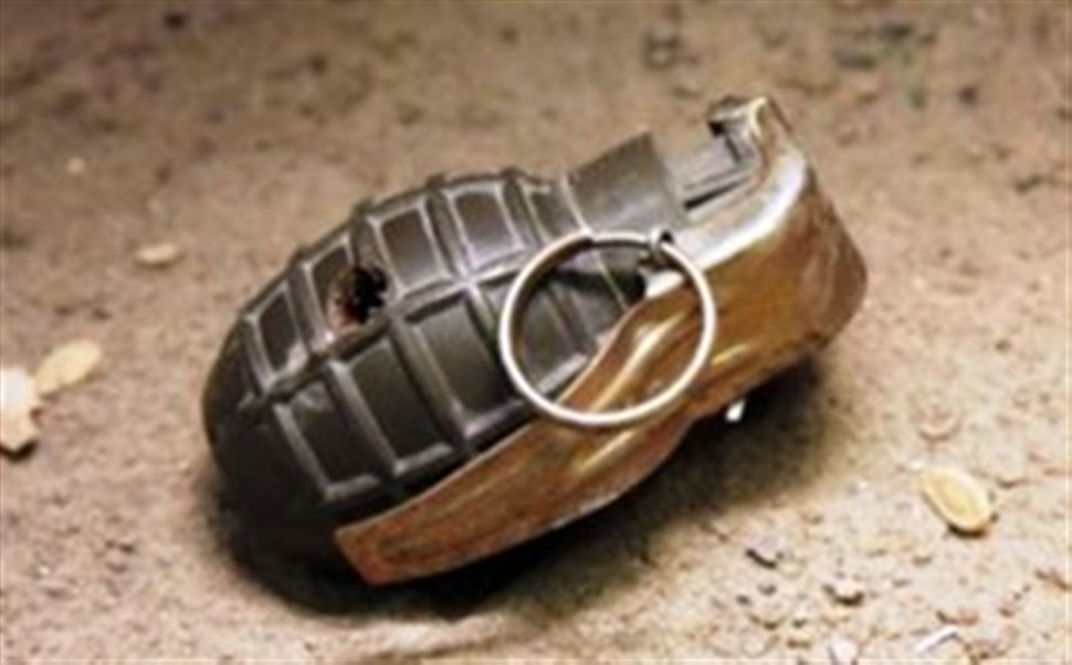 Μυστήριο με δύο χειροβομβίδες στο Γαλάτσι