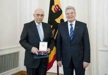 Παράσημο για τον Έλληνα πρέσβη