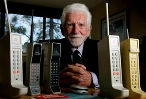Σαράντα χρόνια από το πρώτο κινητό