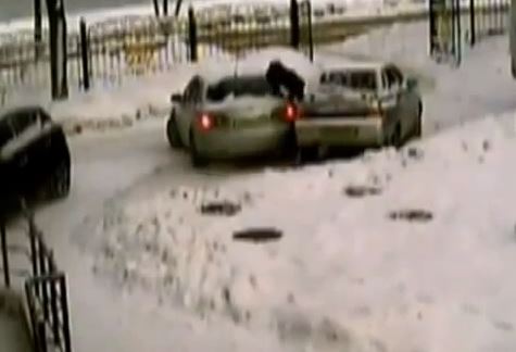 ΒΙΝΤΕΟ-Της έδινε οδηγίες και της «τσάκισε» το πόδι