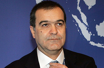 Ο Βγενόπουλος απειλεί με μήνυση τον Βαξεβάνη