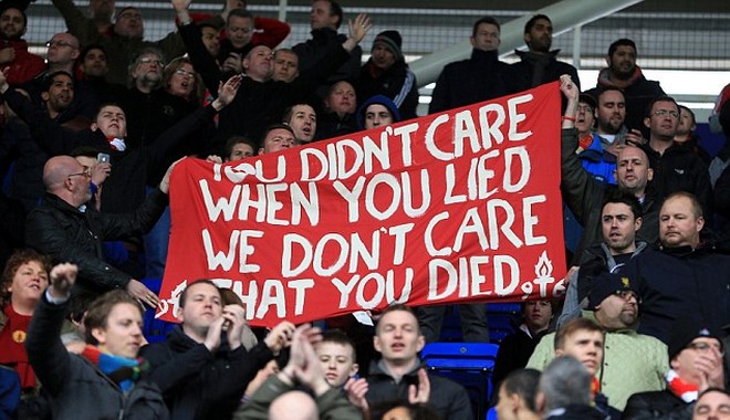 ΦΩΤΟ-Πανό των οπαδών της Λίβερπουλ για την Θάτσερ