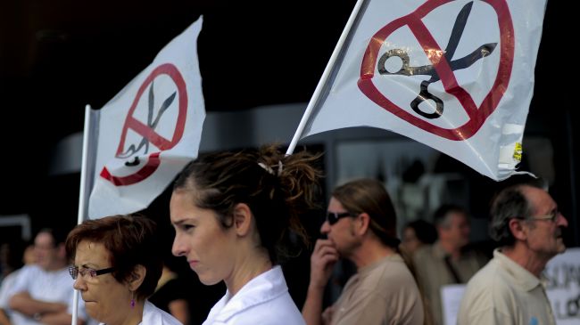 Γιατροί και νοσοκόμες στο δρόμο