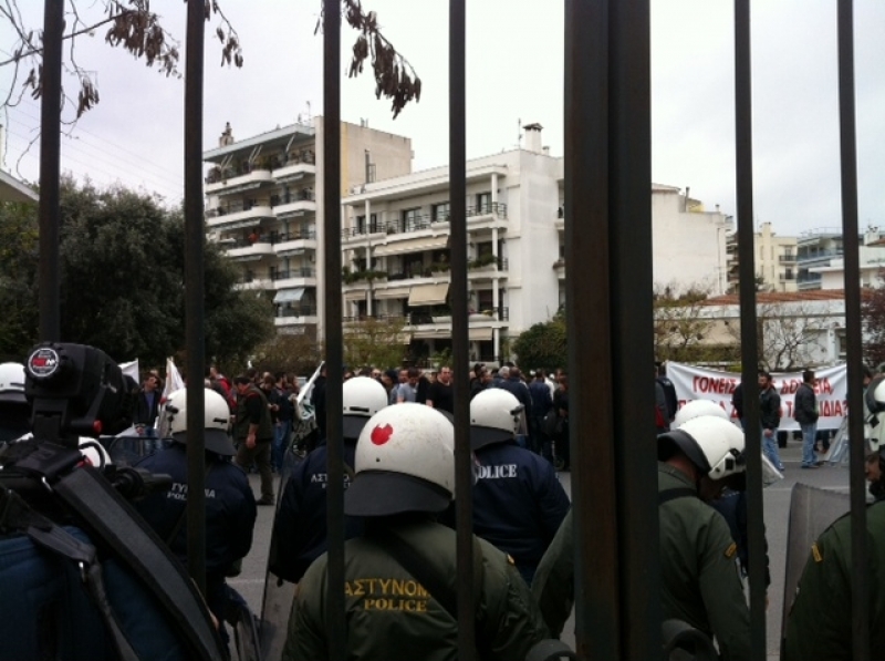 ΒΙΝΤΕΟ & ΦΩΤΟ-Προσπάθησαν να εισβάλουν στην Περιφέρεια