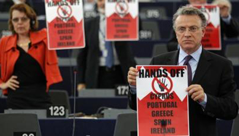 ΒΙΝΤΕΟ-Αφίσα ευρωβουλευτών για Κύπρο-Ελλάδα