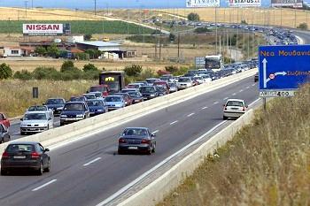 ΤΩΡΑ-Κλείνει λόγω ατυχήματος η Εθνική οδός Θεσσαλονίκης